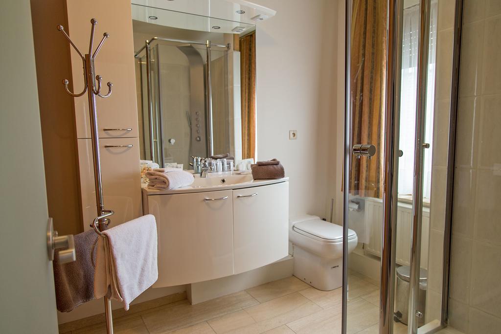 Hotel Wilgenhof Maaseik Eksteriør billede